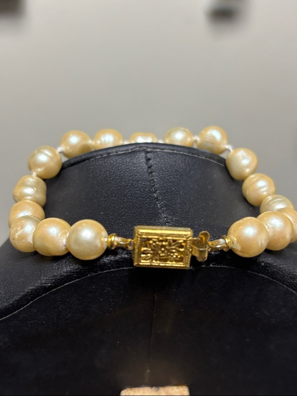Vintage Baroque Pearl Dainty Gold Tone Bracelet Victorian - Picture 3 of 6